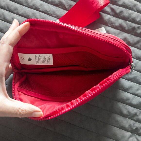 NWT Lululemon Everywhere Belt Bag 1L - Pink Dragonfruit - Picture 7 of 8